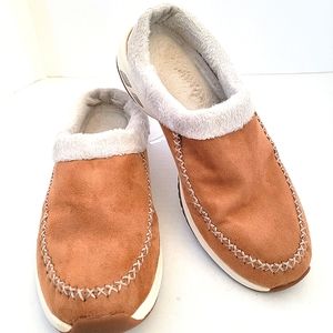 Skechers slip on slides  mules faux fur suede size 7 comfort